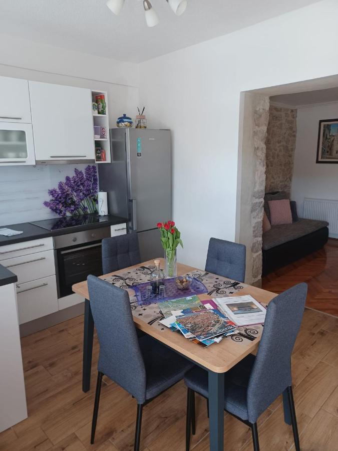 Apartment Karla Snb Lozovac Esterno foto