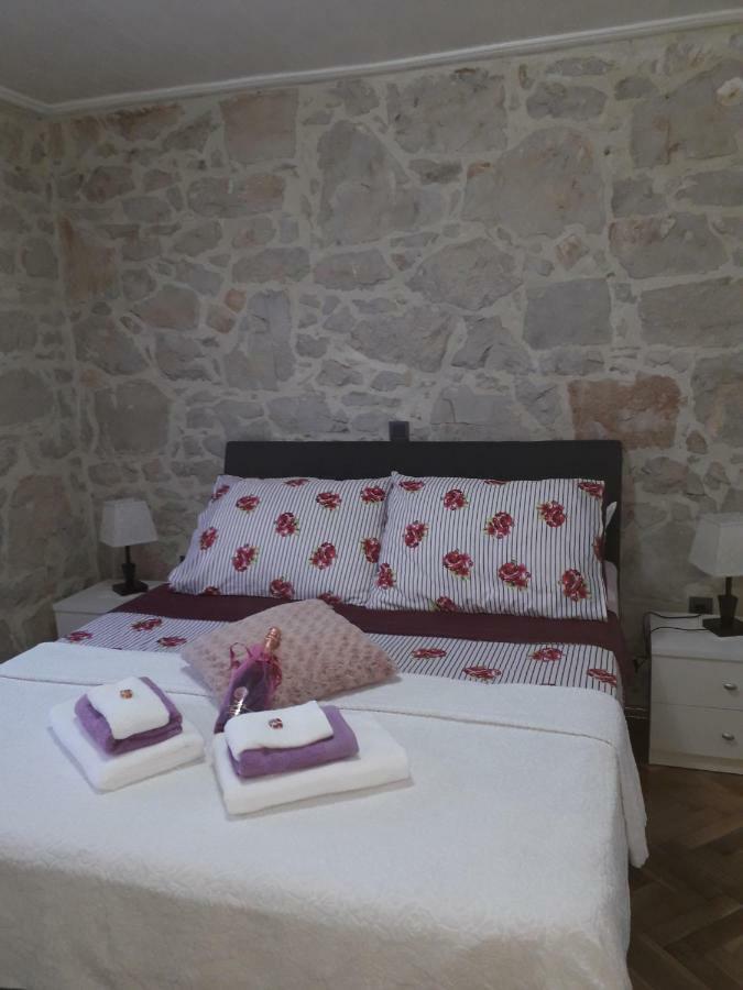 Apartment Karla Snb Lozovac Esterno foto