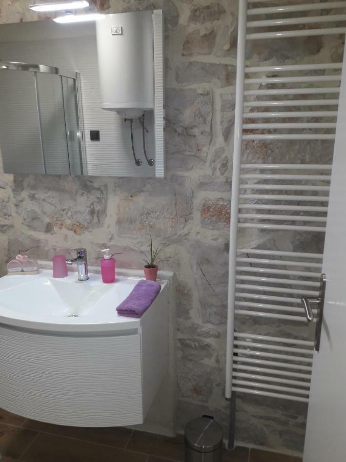 Apartment Karla Snb Lozovac Esterno foto