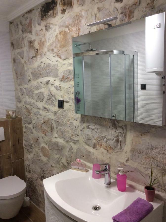 Apartment Karla Snb Lozovac Esterno foto