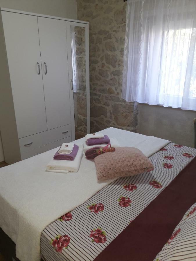 Apartment Karla Snb Lozovac Esterno foto