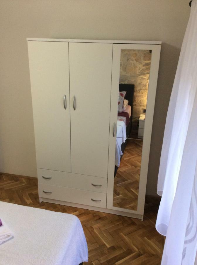 Apartment Karla Snb Lozovac Esterno foto