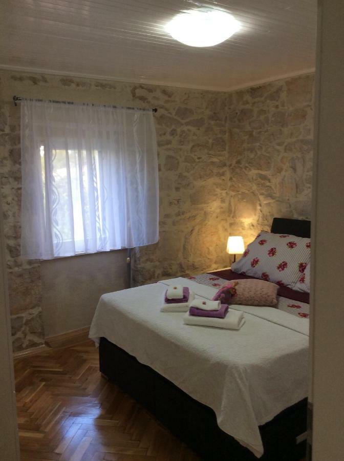 Apartment Karla Snb Lozovac Esterno foto