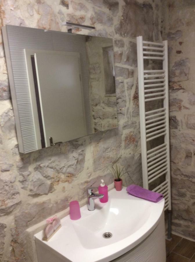 Apartment Karla Snb Lozovac Esterno foto