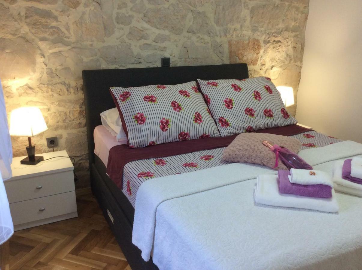 Apartment Karla Snb Lozovac Esterno foto