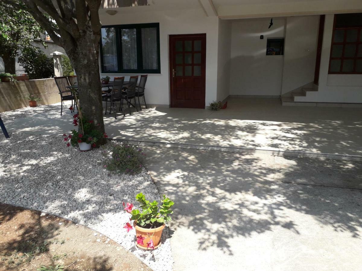 Apartment Karla Snb Lozovac Esterno foto