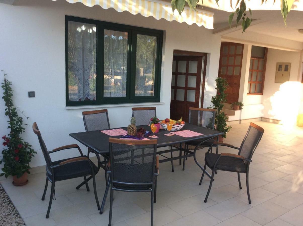 Apartment Karla Snb Lozovac Esterno foto