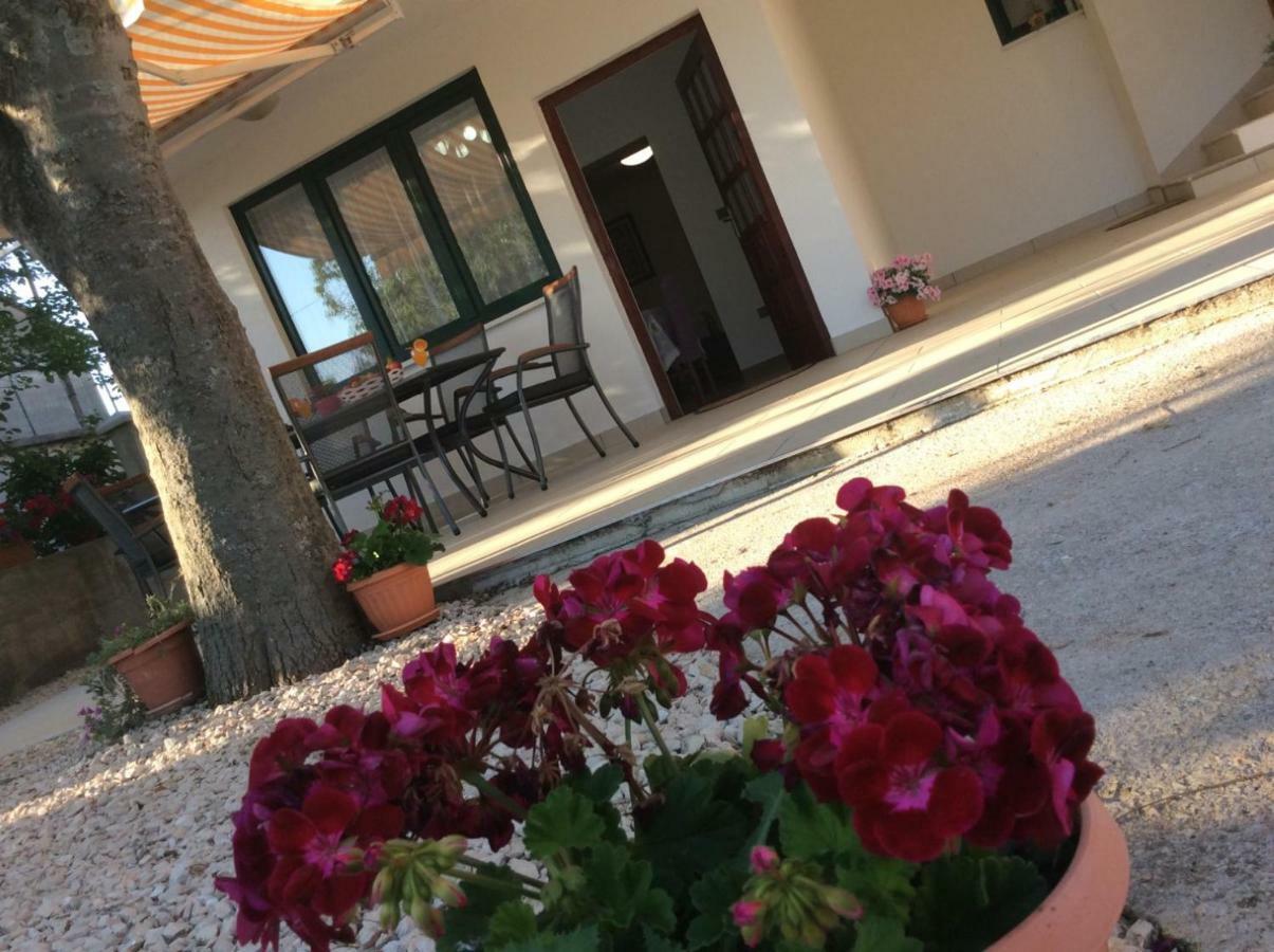 Apartment Karla Snb Lozovac Esterno foto
