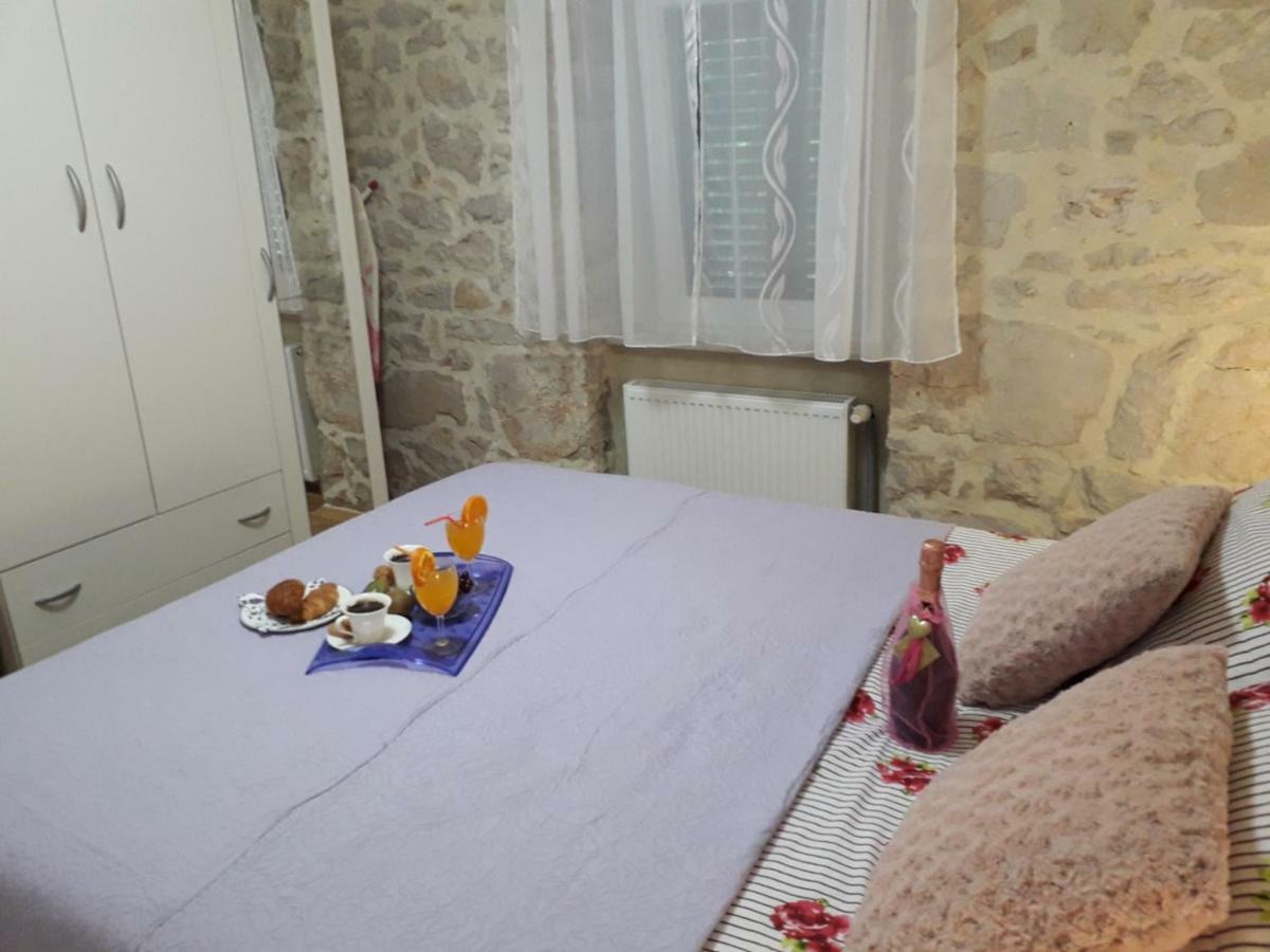 Apartment Karla Snb Lozovac Esterno foto